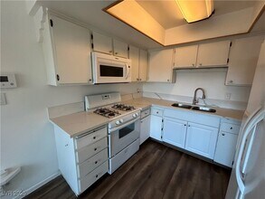 4375 Spencer St in Las Vegas, NV - Building Photo - Building Photo