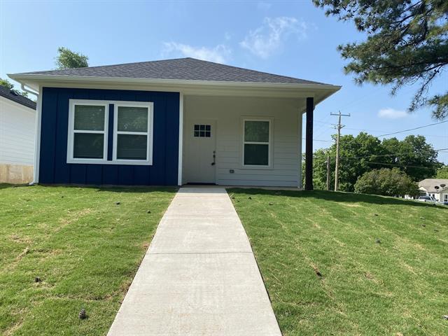 1230 W Owings St in Denison, TX - Building Photo