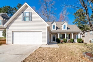 329 Westhill Dr in Newnan, GA - Building Photo