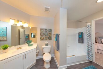 Westerly at Worldgate in Herndon, VA - Foto de edificio - Building Photo