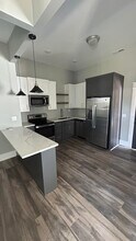 754 N Wood Ave, Unit 2 in Florence, AL - Foto de edificio - Building Photo