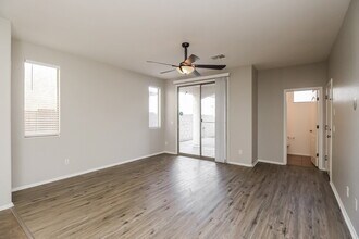 3875 S Dew Drop Ln in Gilbert, AZ - Foto de edificio - Building Photo