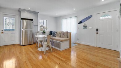 46 W Tiana Rd in Hampton Bays, NY - Building Photo - Building Photo