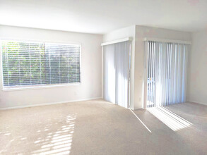 3335 La Mesa Dr, Unit # 7 in San Carlos, CA - Building Photo - Building Photo