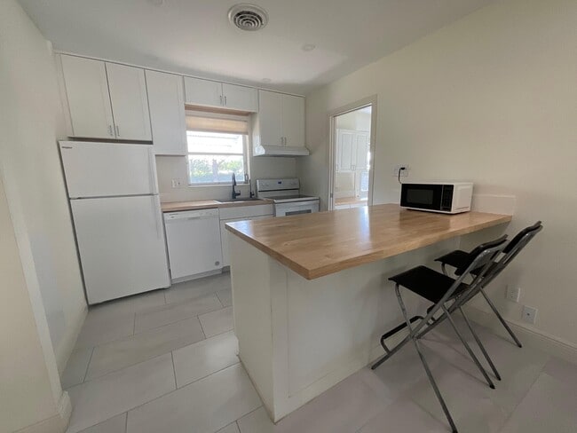 9186 SE Venus St in Hobe Sound, FL - Building Photo - Building Photo
