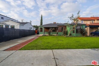 2587 S Westgate Ave in Los Angeles, CA - Building Photo - Building Photo