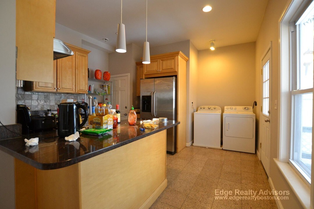 45 Allston St, Unit 1 in Boston, MA - Foto de edificio