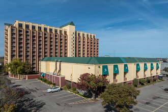 The Sterling Hotel Dallas Apartments in Dallas, TX - Building Photo - Building Photo