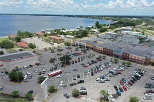 1025 Lakeview Dr in Sebring, FL - Building Photo