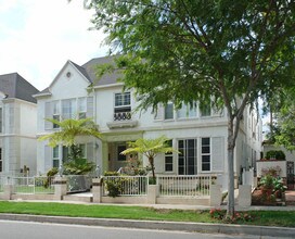 133 S Crescent Dr in Beverly Hills, CA - Building Photo - Building Photo