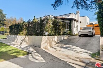 358 N Bronson Ave in Los Angeles, CA - Building Photo - Building Photo
