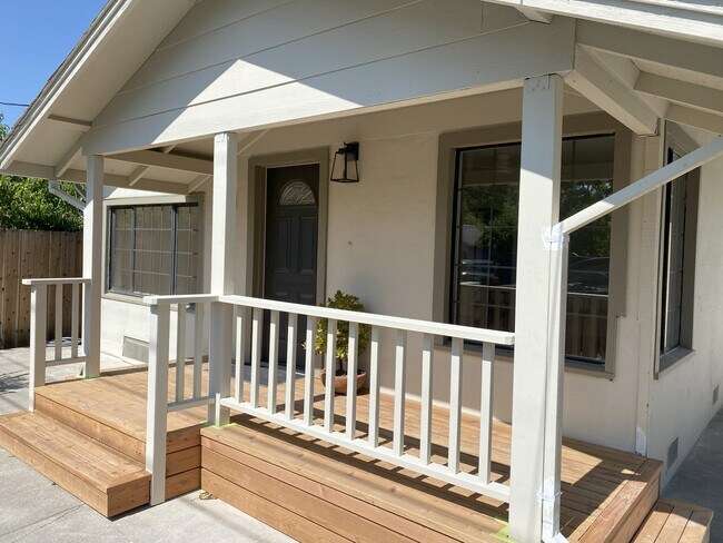 18029 Poplar Ave in Sonoma, CA - Building Photo - Building Photo