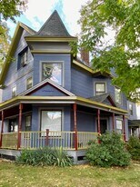 16 Eames St, Unit 2 in Framingham, MA - Building Photo