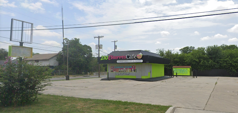 2423 Commercial Ave in San Antonio, TX - Building Photo