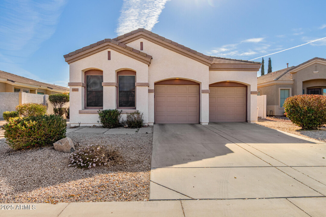 6821 S St Andrews Way in Gilbert, AZ - Building Photo