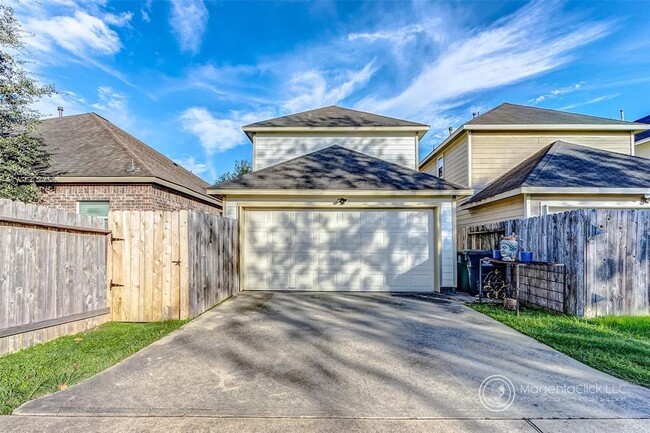 8230 Colonial Ln in Houston, TX - Building Photo - Building Photo