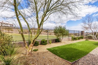 52 Reflection Cove Dr in Henderson, NV - Building Photo - Building Photo