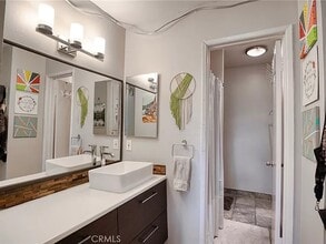 5460 White Oak Ave, Unit D building in Encino, CA - Building Photo - Building Photo