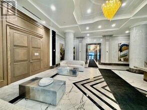 30 Elm Dr W in Mississauga, ON - Building Photo - Building Photo