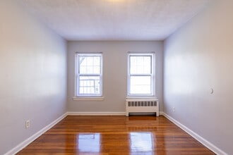 Rutgers Arms in Irvington, NJ - Building Photo - Interior Photo