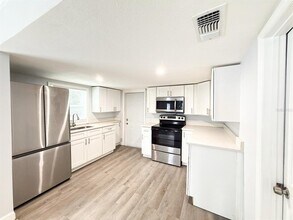 2882 S Sanford Ave in Sanford, FL - Building Photo - Building Photo