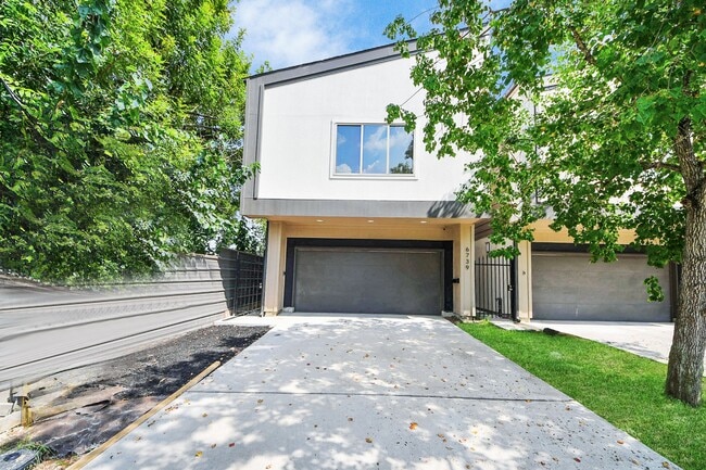 6739 Calhoun Rd in Houston, TX - Building Photo - Building Photo