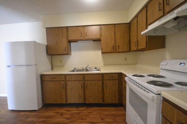 101 103-103 Johnson Dr in Buffalo, MO - Building Photo - Building Photo