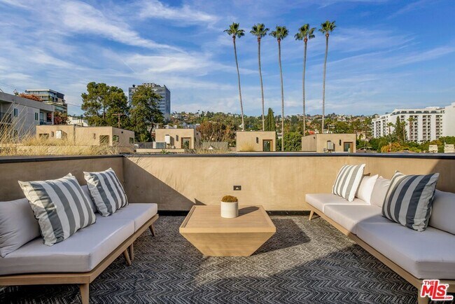 919 Hilldale Ave in West Hollywood, CA - Building Photo - Building Photo