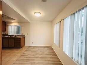 908 Pacific Ave in Venice, CA - Foto de edificio - Building Photo