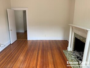 1377 Commonwealth Ave, Unit 11 in Boston, MA - Foto de edificio - Building Photo