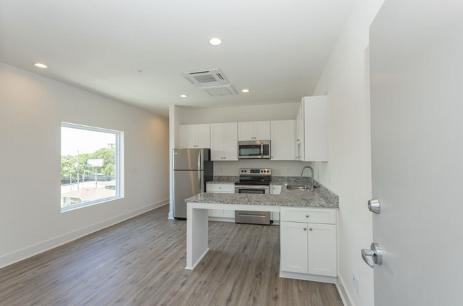 432 Murfreesboro Pike in Nashville, TN - Building Photo - Building Photo