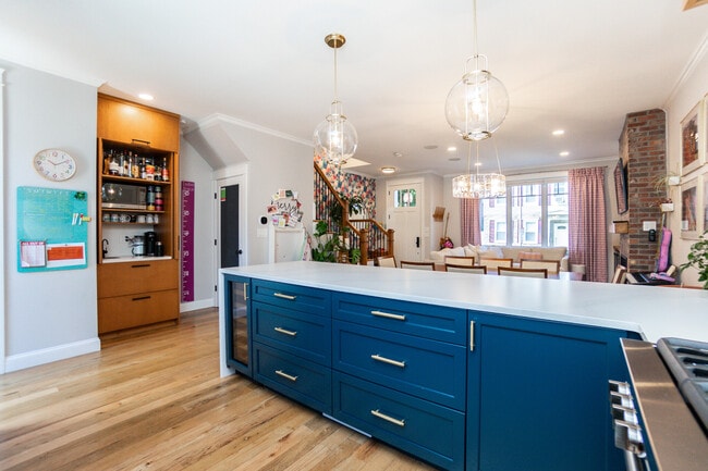 452 W 4th St, Unit 452