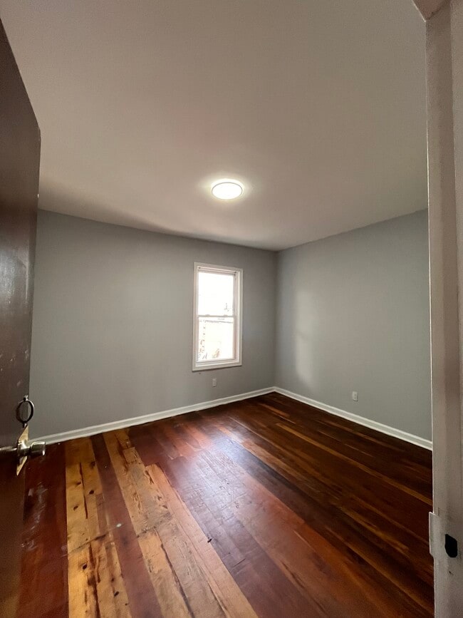 565 Ocean Ave, Unit 2 in Jersey City, NJ - Building Photo - Building Photo