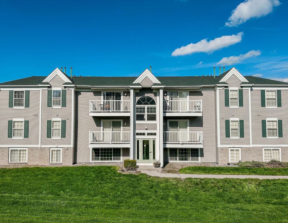 Tammany on the Ponds Apartments in Lansing, MI - Foto de edificio