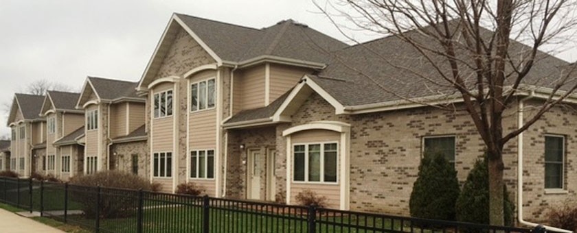 Douglas Parkplace Apartments in Rock Island, IL - Building Photo