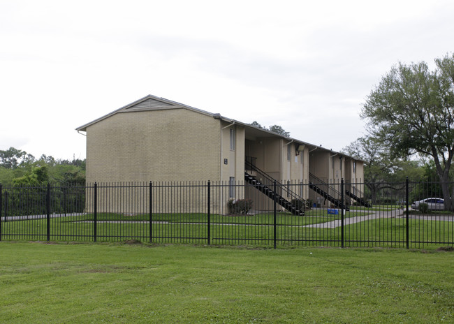 Summit at Independent Missionary in Hitchcock, TX - Building Photo - Building Photo