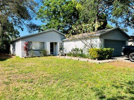 6932 124th Ave in Largo, FL - Building Photo