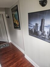 7560 W Touhy Ave, Unit 2nd Floor in Chicago, IL - Foto de edificio - Building Photo