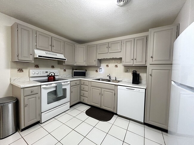 property at 15 Thompson Dr