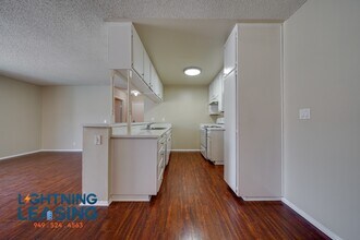 10250 Commerce St in Tujunga, CA - Building Photo - Building Photo