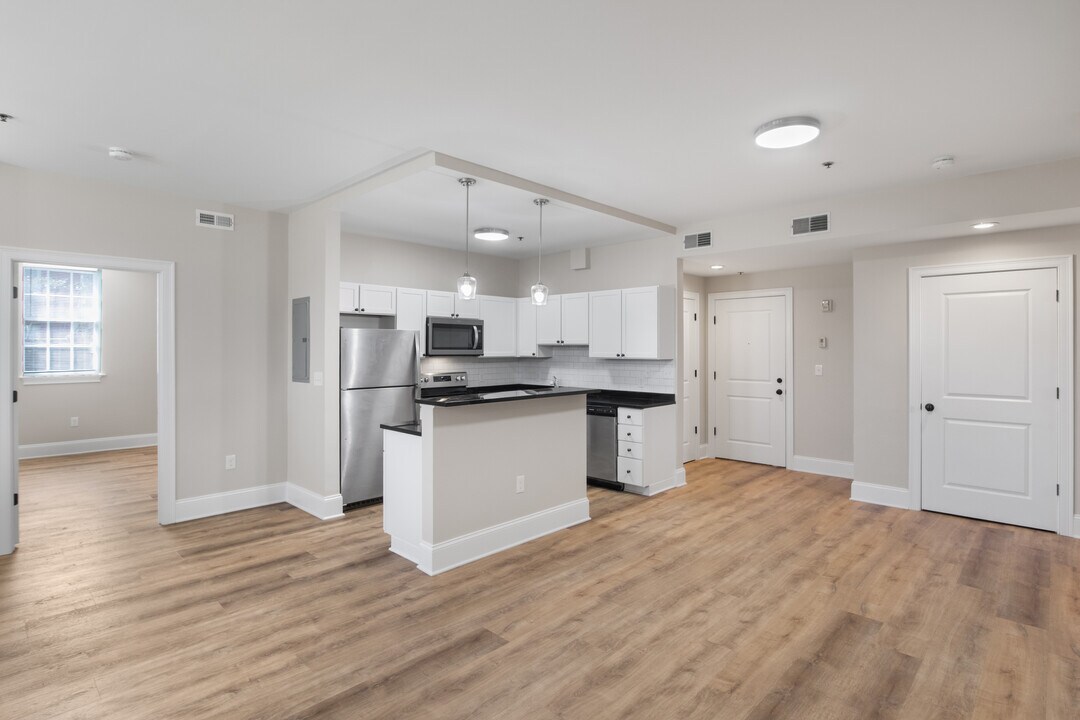 Reservoir Landing Apartments in Foxboro, MA - Foto de edificio
