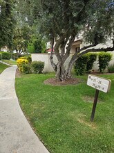 5800 Owensmouth Ave, Unit 21 in Woodland Hills, CA - Building Photo - Building Photo