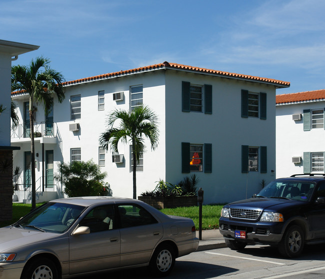 2380 Coral Way in Coral Gables, FL - Building Photo - Building Photo