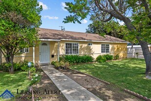 7800 Lindley Ave in Los Angeles, CA - Building Photo
