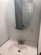 540 Beal St NW in Port Charlotte, FL - Foto de edificio - Building Photo