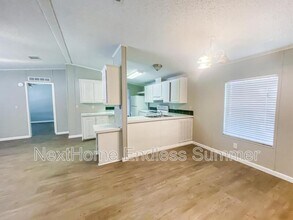 608 Bee Bee Dr in Jacksonville, FL - Building Photo - Building Photo