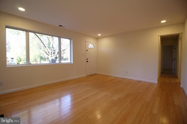 2129 Grayson Pl in Falls Church, VA - Building Photo - Building Photo