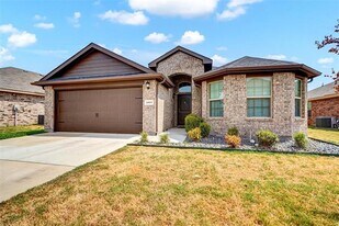 9001 Mossy Creek Ln in Fort Worth, TX - Building Photo