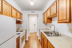 12515 NE 145th Pl in Kirkland, WA - Building Photo