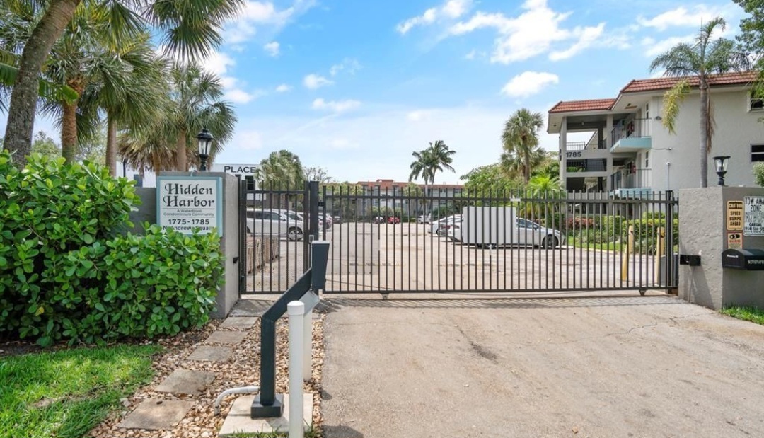 1785 N Andrews Sq, Unit New Hidden Harbor Condo in Fort Lauderdale, FL - Foto de edificio